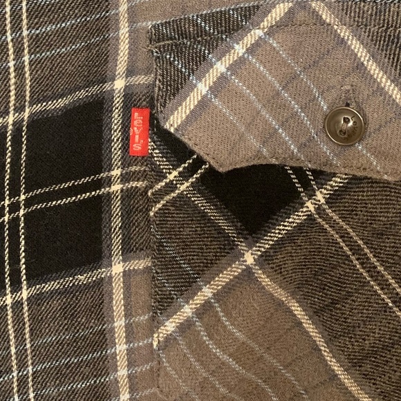 Levi’s Men’s XL gray, black and white flannel shirt - Picture 3 of 4